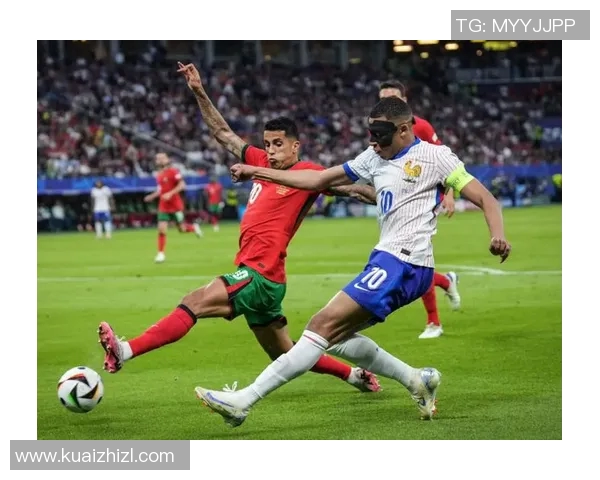 足球明星泪洒绿茵场悲伤瞬间化作动人心弦的经典画面